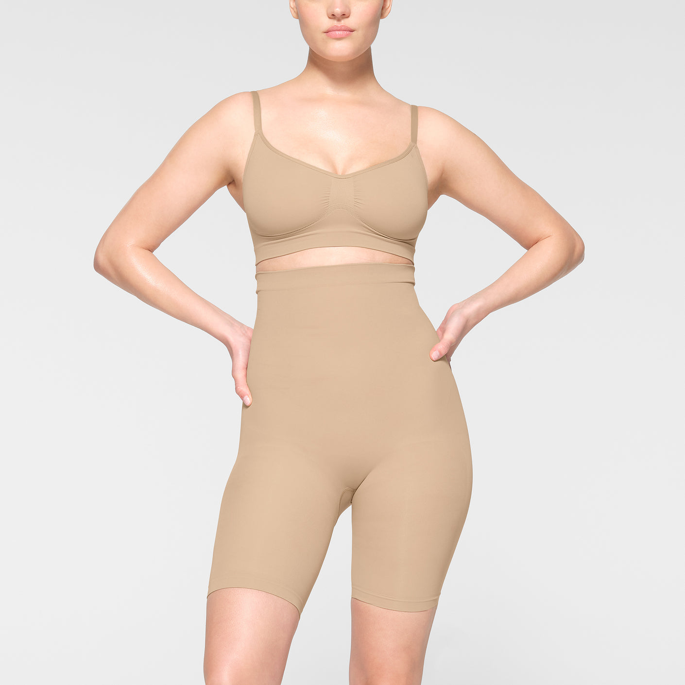 Skims HIGH-WAISTED ABOVE THE KNEE SHORT
